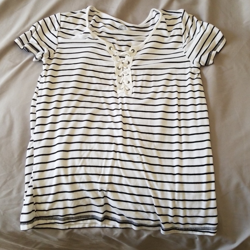 So lace up shirt